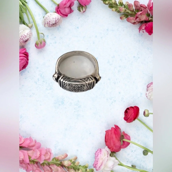 Brighton sterling silver ring. Scrolling on the ring. Rare Excellent size 6 - Picture 4 of 14